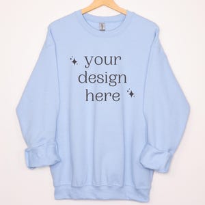 Gildan 18000 Mockup | Gildan Lichtblauw Sweatshirt Mockup | Gildan 18000 | Crewneck Mockup | Gevouwen Sweatshirt Mockup | Blauwe Mockup