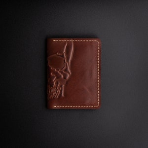 Porta carte in pelle con teschio, porta carte con teschio dal design sottile, realizzato artigianalmente in pelle resistente