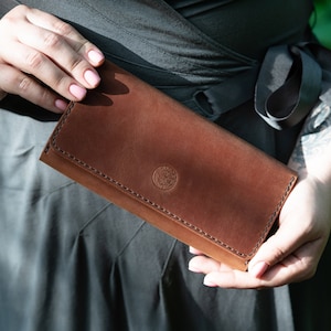Cartera de cuero para mujer, hecha a mano, de cuero desgastado.