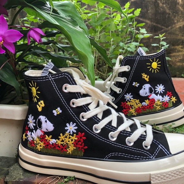 Peanuts Embroidered Converse, Embroidery Converse Chuck Taylor 1970s, Creative embroidery on athletic footwear, Vintage Embroidery Shoe Gift