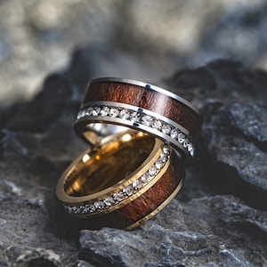 Anel de tungstênio em ouro amarelo 24K com diamante, faixa de diamante com madeira, anel de diamante de tungstênio KOA, anel masculino, tungstênio de 8 mm, aliança de casamento