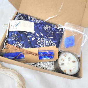 Best Friend Gift Box , Candle Gift , Personalized Bookmark , Mothers Day Gift Box , Self Care Gift Box , Customizable Gift Box
