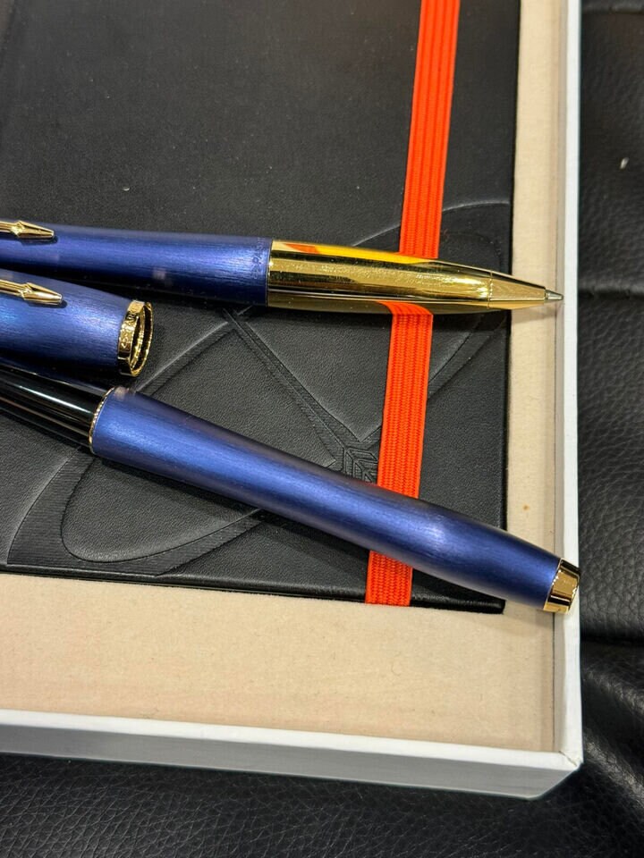 PARKER 125 Year Anniversary Premium Pearl Blue Ballpoint Pen X2