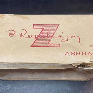 Pacote de papelão de tabaco grego vintage KARAVASILIS “Z” vazio, anos 40