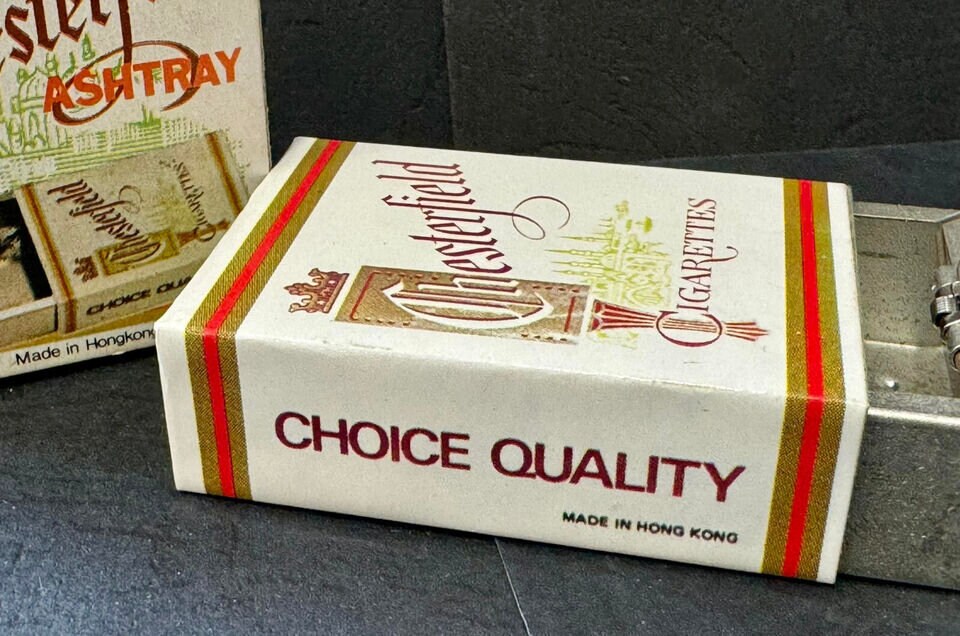 Vintage CHESTERFIELD Cigarette Tin Pocket Ashtray, 80's Made in Hong Kong  (NOS)