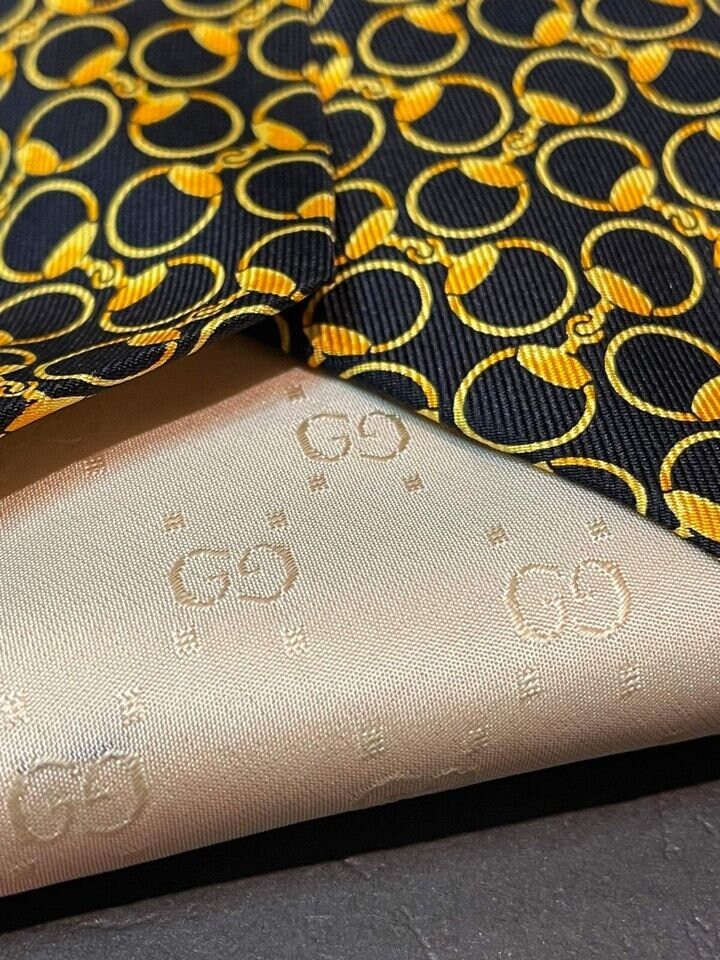 GUCCI グッチ ネクタイ MADE IN ITALY シルク100% GUCCI グッチ GG柄 ネクタイ シルク 100% ブラック ビジネス