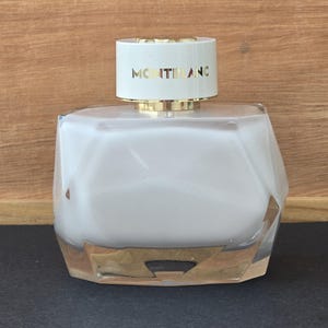 Mont Blanc Signature Eau De Parfum Spray 3.0oz/90ml without box