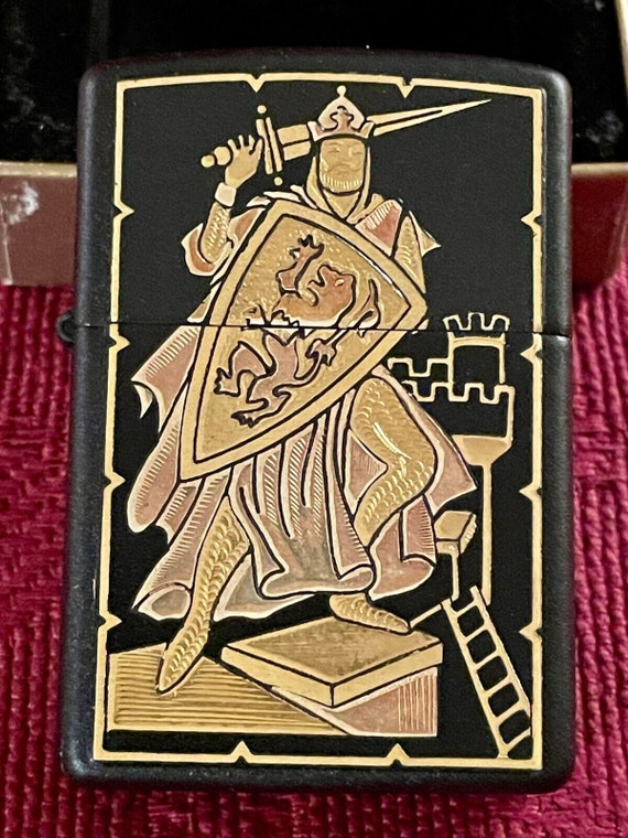 Vintage 1996 ZIPPO MEDIEVAL KNIGHT Black Matt Lighter Gold Leaf