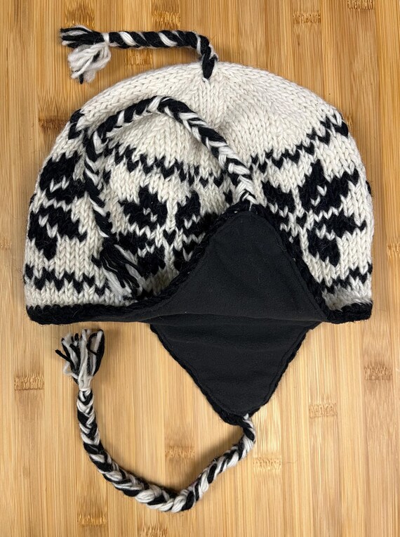 Nepal Hand Knit Sherpa Hat With Ear Flaps - Heavy Wool Fleece Lined Trapper Cap (White/Black Snowflake)