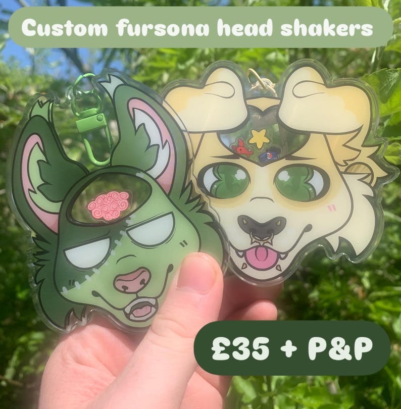 K&ouml;nnte beinhalten: Zwei benutzerdefinierte Fursona-Kopf-Shaker. Einer ist gr&uuml;n mit einem rosa Gehirn im Inneren und der andere ist gelb mit gr&uuml;nen Augen. Beide haben einen transparenten Hintergrund und sind an einem Schl&uuml;sselanh&auml;nger. Der Text "&pound;35 + P&P" ist im Bild sichtbar.