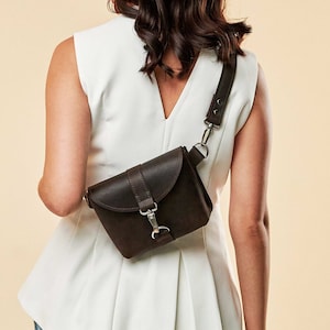 Leder Bauchtasche Crossbody, Leder Gürteltasche Frauen, Handgefertigte Leder Gürteltasche, Stilvolle Crossbody-Tasche, Kleine Gürteltasche aus Leder, Maßgeschneiderte Gürteltasche