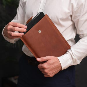 Custodia per Bibbia in pelle incisa, Custodia per Bibbia fatta a mano, Custodia per Bibbia personalizzata, Custodia protettiva per Bibbia, Custodia per Bibbia su misura, Custodia per Bibbia