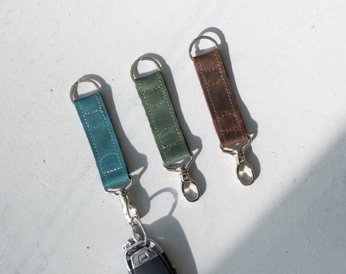 Engraved leather keychains, Customized keychain, Monogrammed keyring, Handmade leather keychain, Leather keychain with name, Leather keyfob