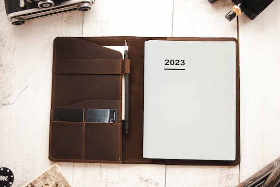 ALMADIH agenda personnel A5 en cuir avec mécanisme + calendrier 2025 marron vintage – Portefolio Porte documents Agenda personnel Chemise de dossier