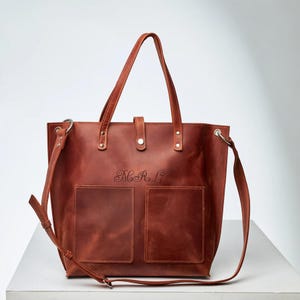 Leder Tragetasche mit Schultergurt, Monogramm Leder Tragetasche, Laptop Arbeitstasche, Ledertasche für den Alltag, Große Lederumhängetasche