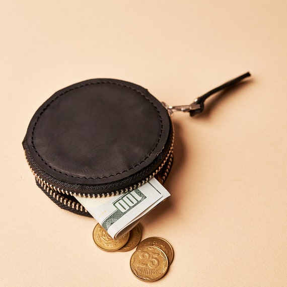 LEATHER COIN POUCH ROUND BLACK W/GOLD LEATHER COIN POUCH ROUND BLACK W/GOLD