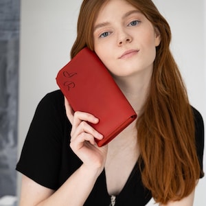 Cartera de piel roja para mujer, Cartera de piel personalizada para mujer, Cartera de piel personalizada con iniciales, Cartera con monograma, Cartera grabada