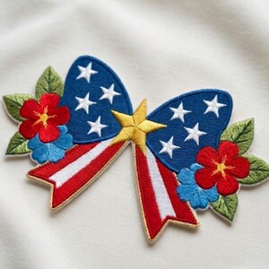 USA愛国リボン刺繍パッチ、アメリカ建国250周年記念2026パッチ、7月4日アイロン接着パッチ、赤白青花リボンパッチ
