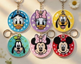 Brelok z haftem Disney Friends, brelok z parą Myszki Miki i Minnie Donalda i Daisy, uroczy brelok z kreskówką Disneya, zawieszka na torbę prezentową dla fanów Disneya
