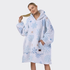 Coperta con cappuccio in pile oversize: maglione indossabile con fiocco di neve bianco