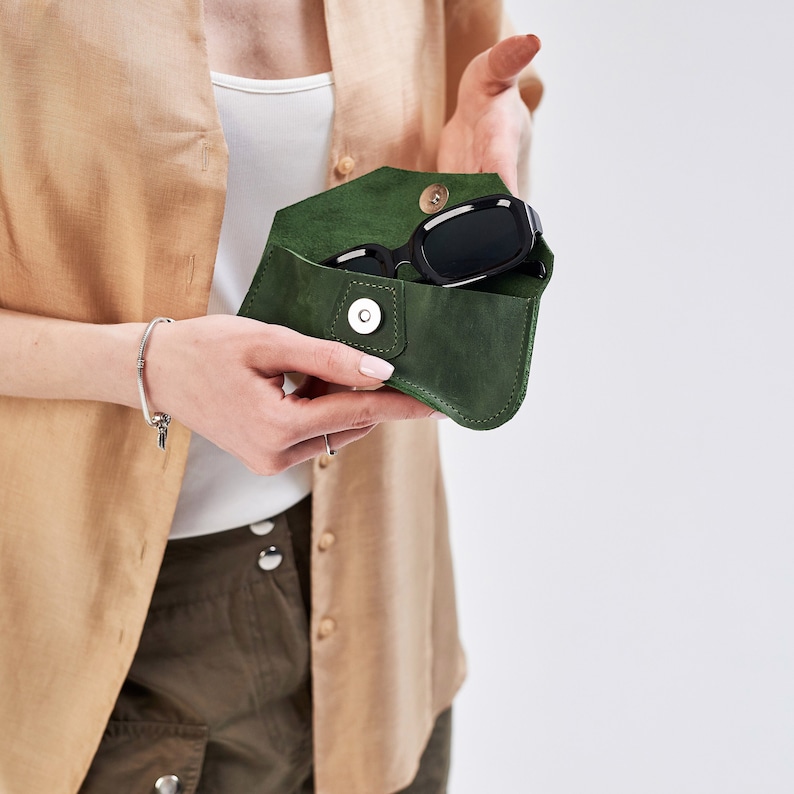 Leather sunglasses case women, Custom sunglasses case with magnetic button, Leather glasses case, Handmade eyeglass case, Sunglasses case image 1