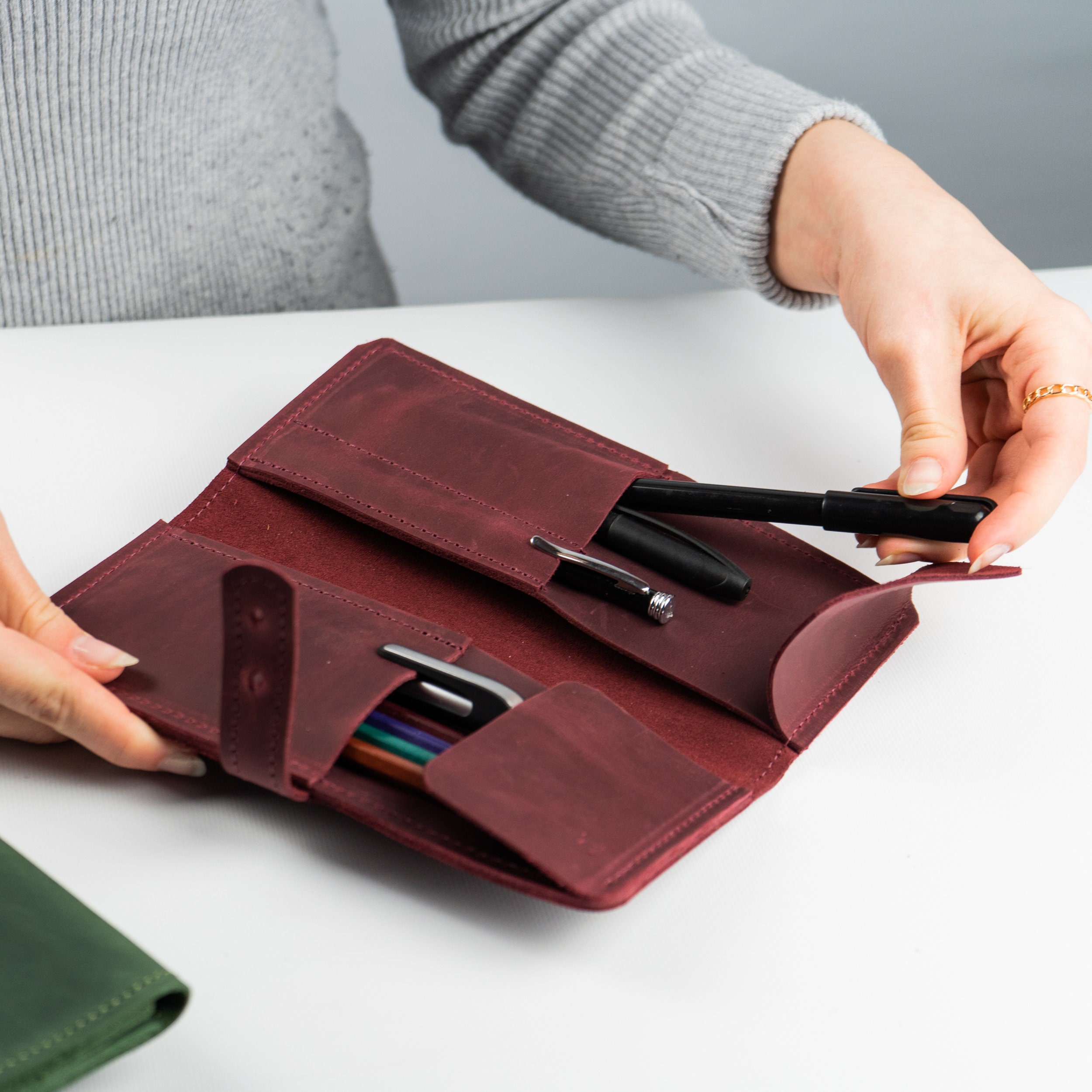 Personalized leather pencil case, Leather pen case, Leather pen sleeve, Personalized pen case, Leather pen holder, Leather pen pouch