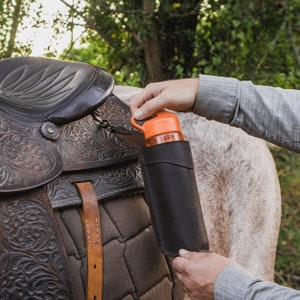 Flaschenhalter aus Leder für Sattel, Getränkesattelhalter, Sattelzubehör, Sattelsack, Getränkehalter aus Leder, Wasserflaschenhalter Bild 8