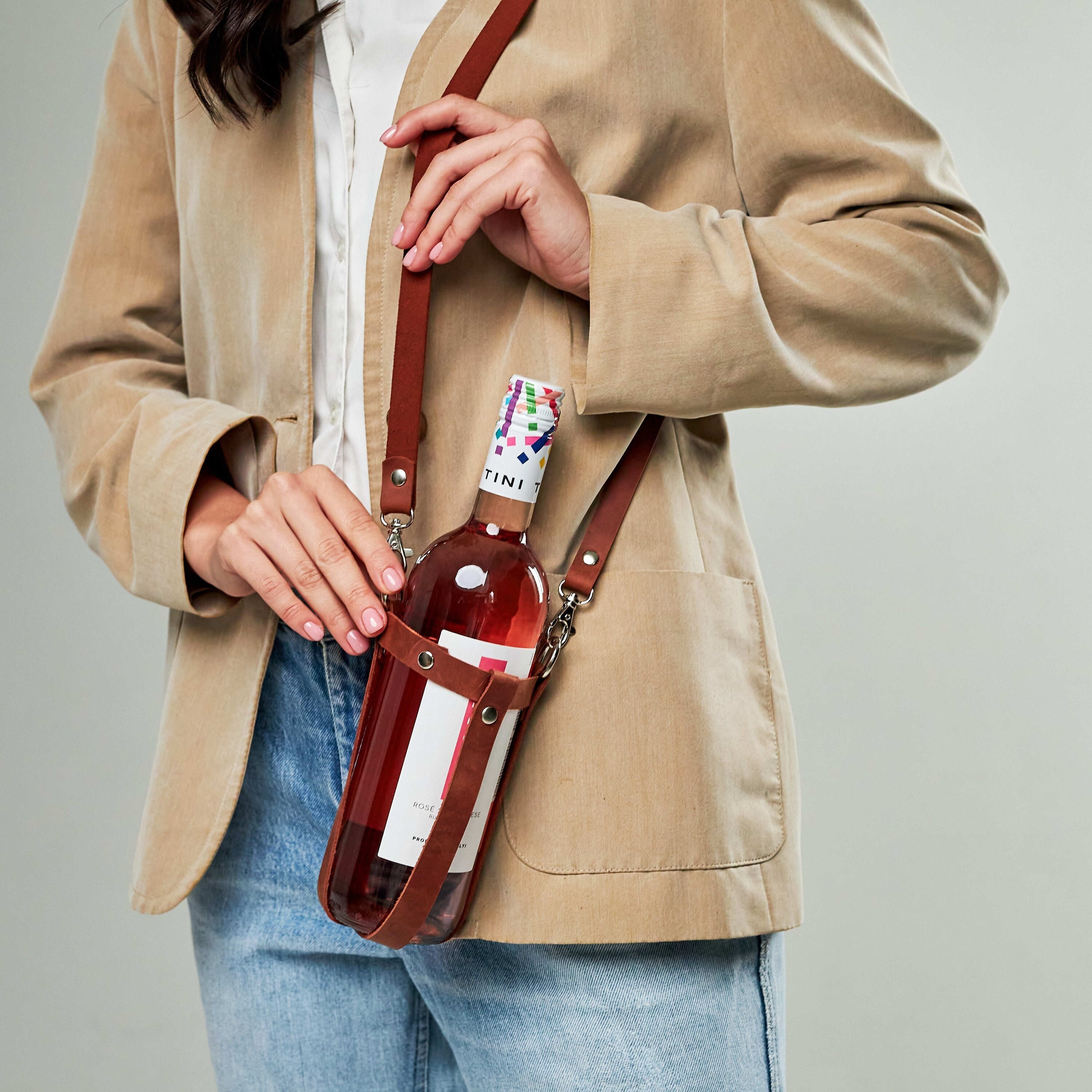 Leather wine bottle holder, Wine bottle carrier, Wine bottle holder with strap, Leather bottle holder, Bottle carrier, Leather drink holder