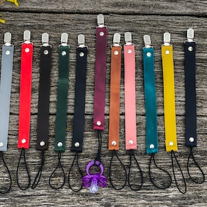 Leather pacifier clip with name, Pacifier clip personalized girl, Pacifier clip personalized boy, Custom pacifier clip, Baby pacifier clip