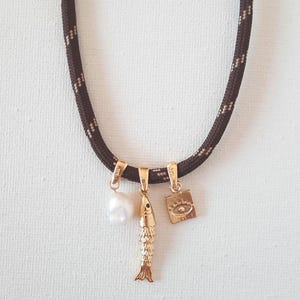 Fisch-Paracord-Halskette: Süßwasserperle, 18 Karat vergoldeter Küstenanhänger, personalisierte Boho-Halskette