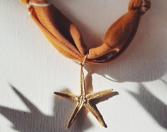 Gepersonaliseerde bandana-hangerketting, gouden zeester, aangepaste initialen