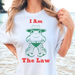 Frog I Am The Law - Vintage Inspired Cowboy Frog T-Shirt, Frog Meme Tshirt, Aesthetic Toad & Frog Shirt, Sarcastic Gift