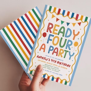 Op de afbeelding: Een rechthoekige verjaardagsuitnodiging met de tekst READY FOUR A PARTY, ANDREW'S 4TH BIRTHDAY en evenementdetails. Het ontwerp bevat kleurrijke verticale strepen, vlaggetjes en ballonnen, met een golvende gele rand op een witte achtergrond.