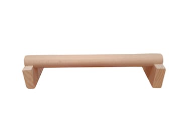 Round solid wood balance bar made entirely in Spain with national and European wood.