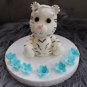 Fondant figure tiger, cake decoration animals