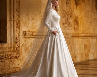 Vestido de novia minimalista de satén con bolsillos, vestido de novia modesto de manga larga, vestido de novia liso de corte A, elegante velo festoneado a juego.