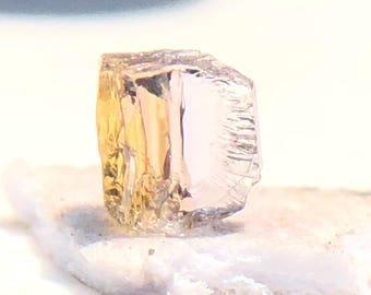 希少なオレンジピンクタンザナイト原石、天然タンザナイト原石