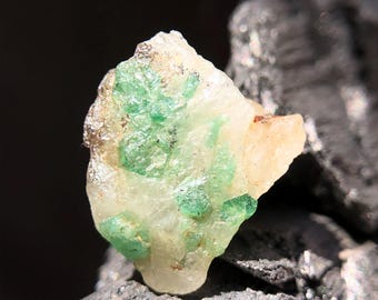 Natural Emerald Rough Specimen, Uncut Green Crystal, 4.50 Carats
