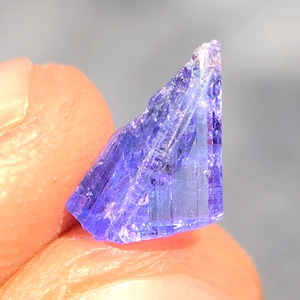 Natural Blue Color Zoisite Tanzanite Rough, 1.1 Carats  Tanzanite Raw, Unheated Tanzanite Rough,  9x5 MM Tanzanite Rough, Tanzanite Crystal