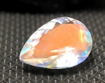 Rainbow Fire-maansteenpeer, edelsteen Madagascar, 1,50 karaat