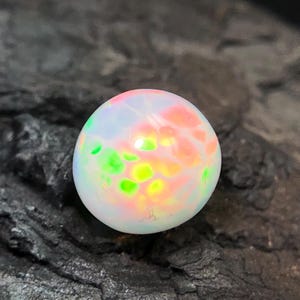 Opale Blanche Multicolore Naturelle D'Éthiopie – Taille Ovale 8x6 Mm, 0.85 Ct, Non Traitée