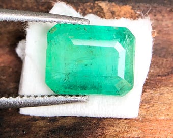 Natuurlijke groene smaragd, achthoekig geslepen edelsteen (8 x 6 mm)