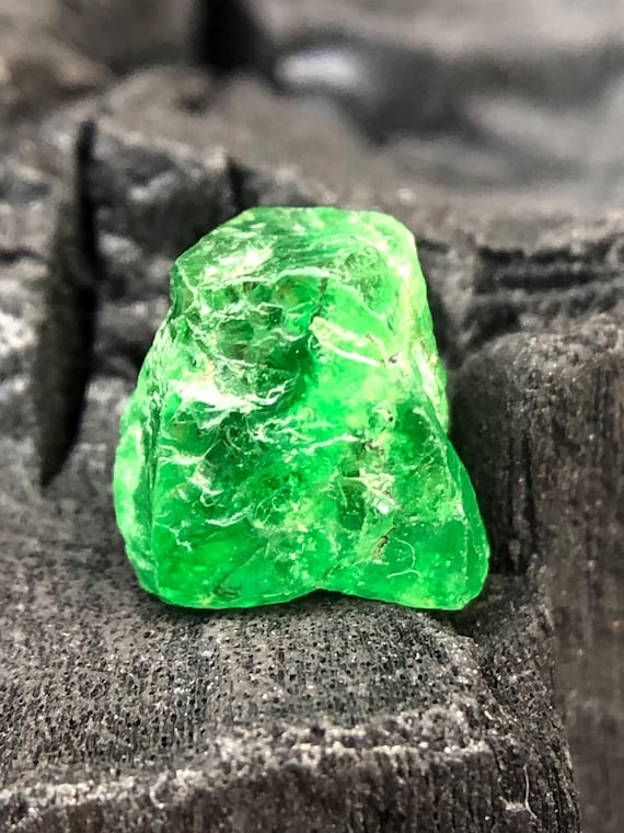 Natural Green Tsavorite Raw, Tsavorite Raw, Luster Color Garnet - Main Image