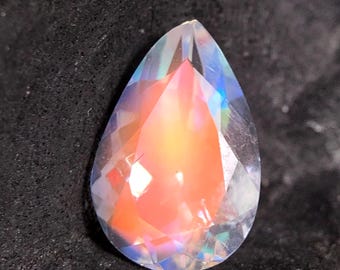 Gefacetteerde peergeslepen regenboogmaansteen, natuurlijke edelsteen uit Madagascar (9 x 6 mm)