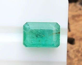 Natuurlijke groene smaragd, 2,10 karaat achthoekig geslepen losse edelsteen
