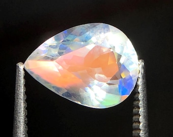 Rainbow Fire-maansteenpeer, edelsteen Madagascar, 1,80 kt