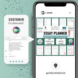 Pu&ograve; includere: Lo schermo di un telefono che mostra un download digitale di un pacchetto di pianificatori di saggi. Il pianificatore include oltre 12 pagine di modelli e 7 pagine di note. Il testo "Ultimate Bundle Essay Planner" &egrave; visualizzato in uno schema di colori rosa e verde. Il testo "Practical Essay Templates to Achieve Your Goals" &egrave; anche visualizzato. Il testo "@ONELIFENEXUS" &egrave; visualizzato nella parte inferiore dello schermo.
