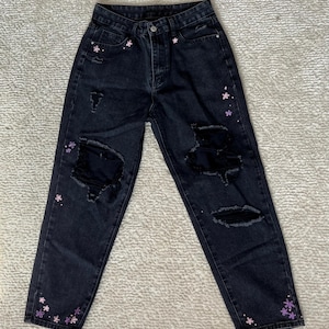 Black jeans w embroidered flowers
