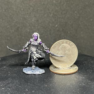 Female Dark Elf (Drow) Assassin D&D miniatures