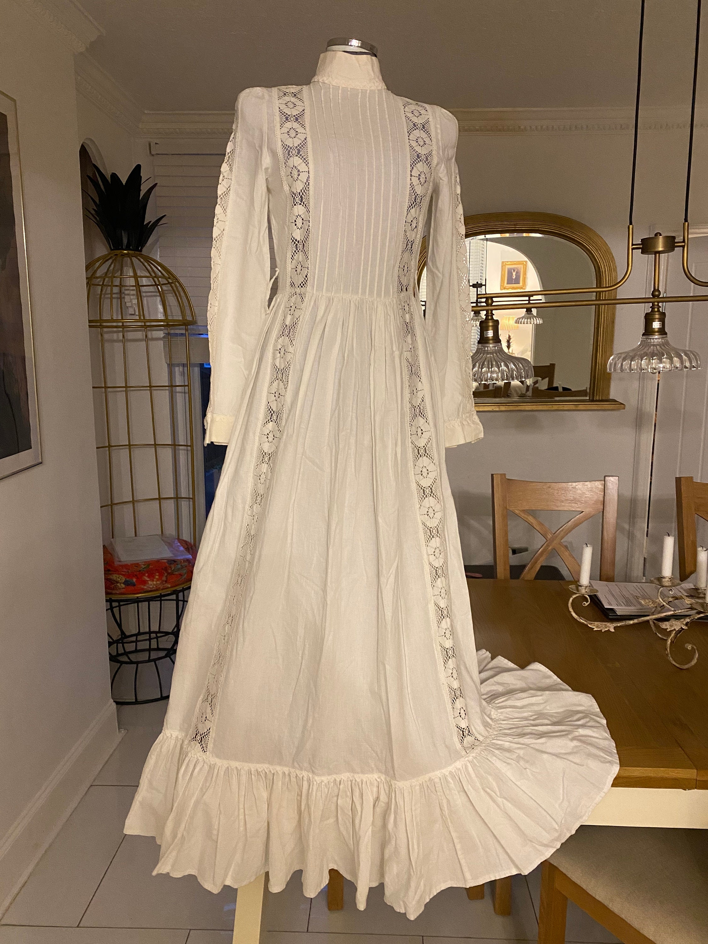 アイルランド製　 Laura Ashley　フリル　ドレス　ヴィンテージ Laura Ashley Wedding Dress - Etsy